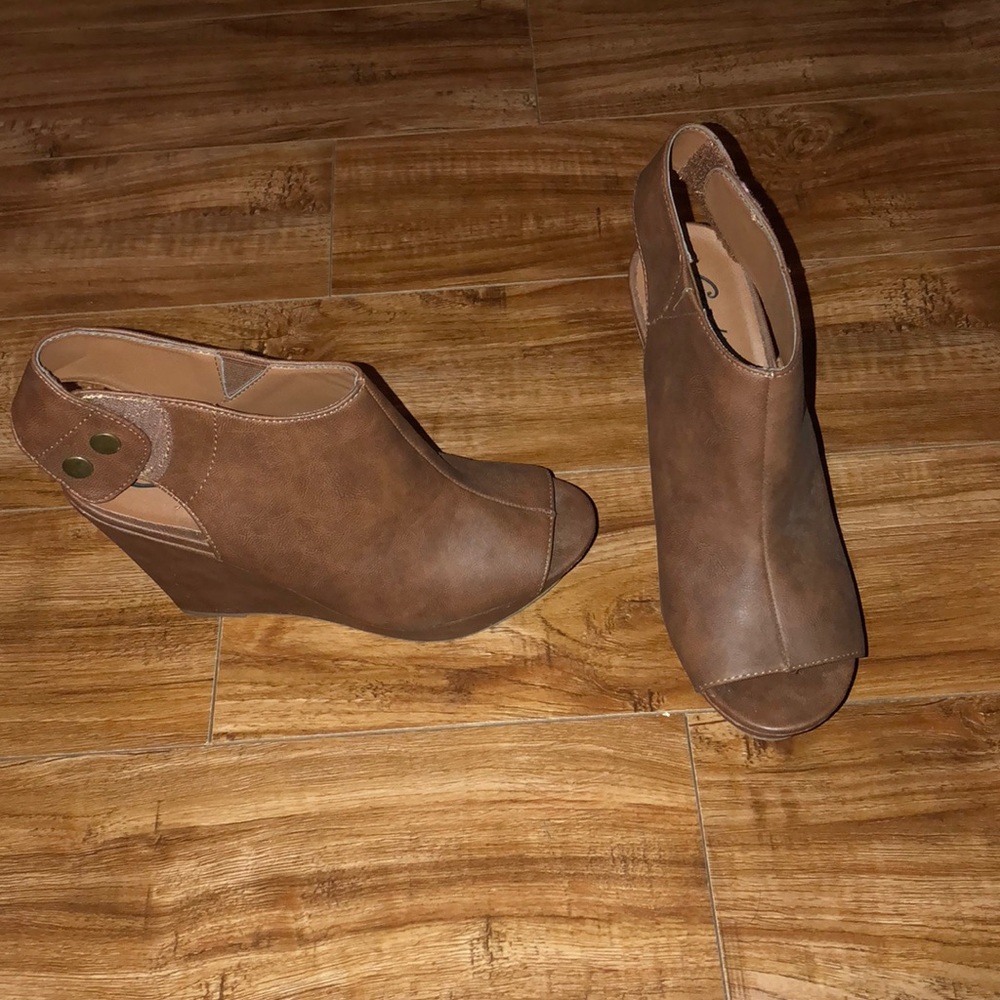 Wedge open toe sandals camel colored never worn!!